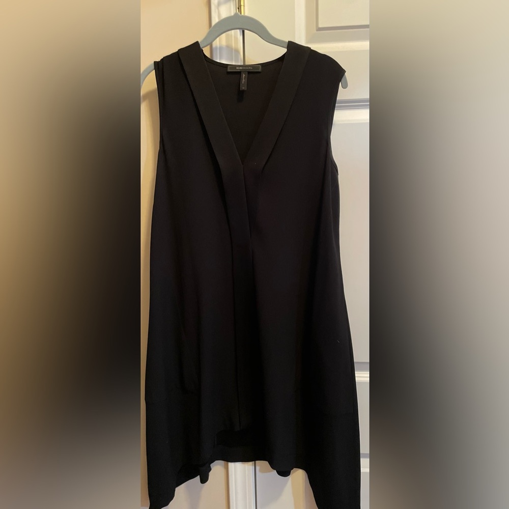 BCBGMAXAZRIA Women’s v-neck line black dress.